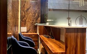 Hotel Sky Suite-Sahar Cargo And Intl Airport